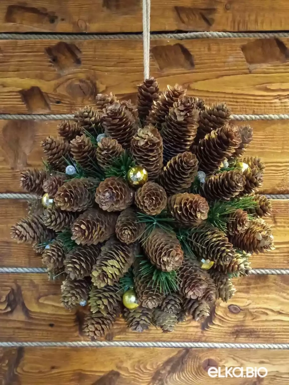 Декоративный шар из шишек ели Королевский Т68-В30 Декоративный шар из шишек ели Королевский Т68-В30