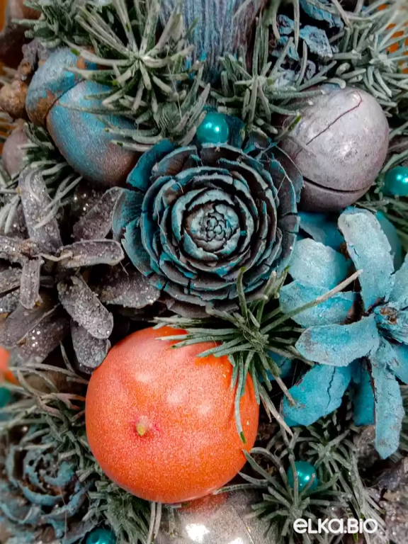 Настольная новогодняя елка из шишек Серебряная Т16-В10