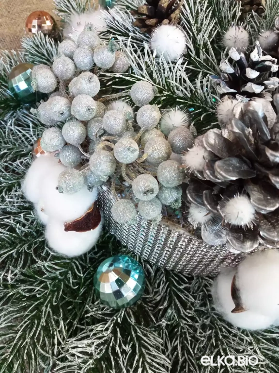 Новогодняя композиция из хвои и шишек Сказочный лес П27-В72