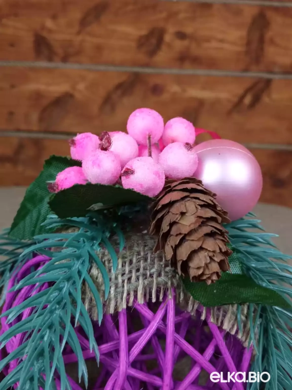 Декоративный шар из ротанга Ливанский кедр с ягодами (фиолетовый) Б8-В55
