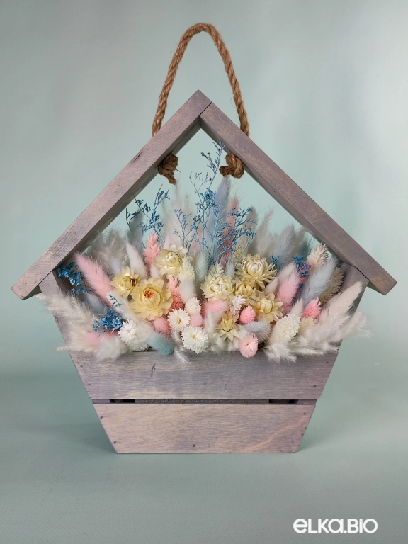 Композиция в ящике из фаляриса, лагуруса и гелихризума А153-B107