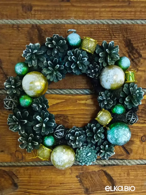 Декоративный венок из сосновых шишек Малахит Т90-В45