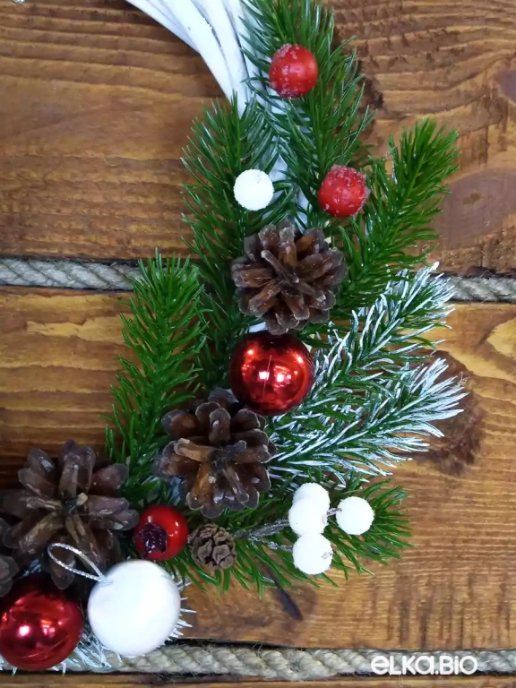 Венок декоративный из лозы Зимний мотив А5-В18 Венок декоративный из лозы Зимний мотив А5-В18