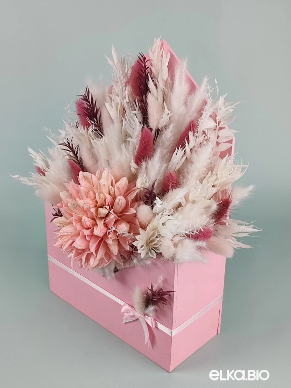 Композиция из белых и розовых сухоцветов А145-B104