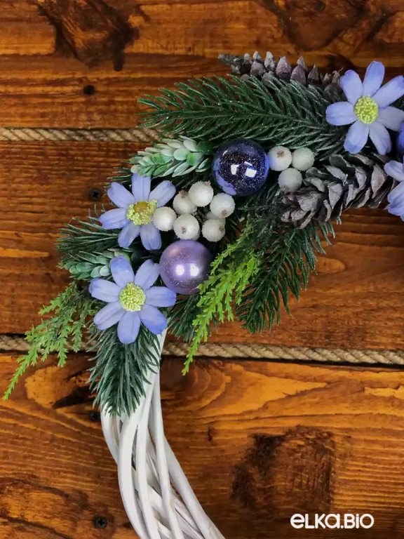 Венок декоративный из лозы и шишек А22-В5 Венок декоративный из лозы и шишек А22-В5