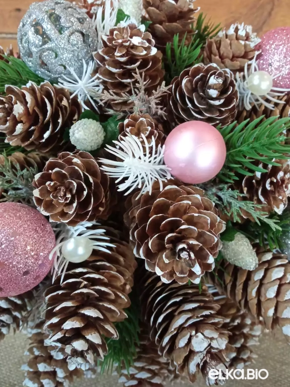 Настольная композиция из шишек и шаров Таинственная красота Т93-В52