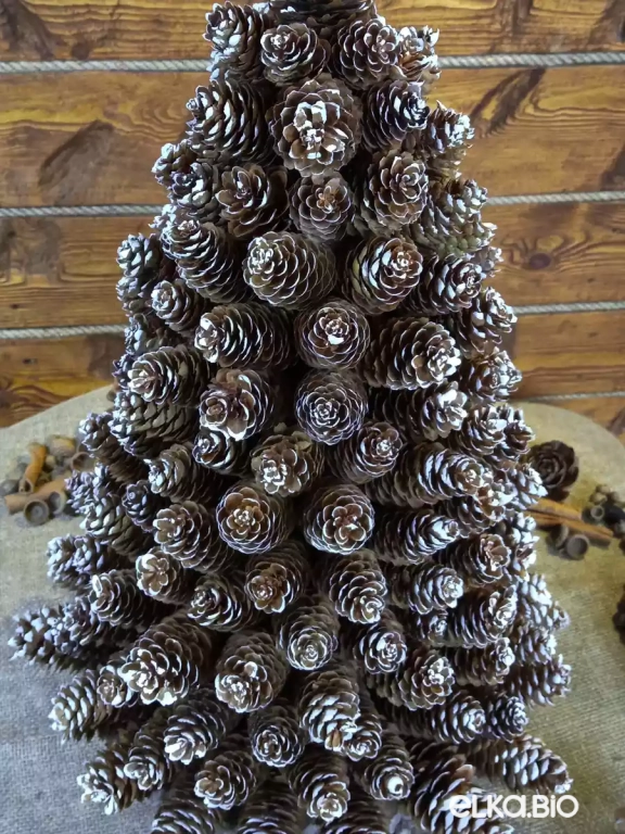 Настольная новогодняя елка из еловых шишек Еловая красавица Т69-В22+22А Настольная новогодняя елка из еловых шишек Еловая красавица Т69-В22+22А