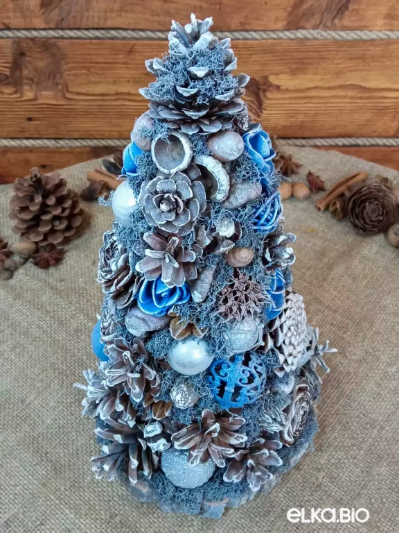 Настольная новогодняя елка с шишками и шарами Холодный январь Т88-В50