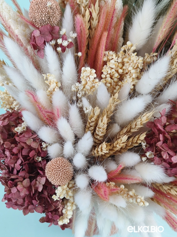 Стабилизированная корзина с гортензией, сорго, пшеницей и лагурусом Ю75-B106