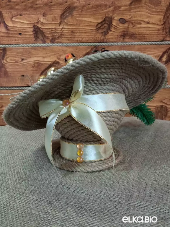 Настольная композиция с шляпой из канатов и бантов Модница П70-В52