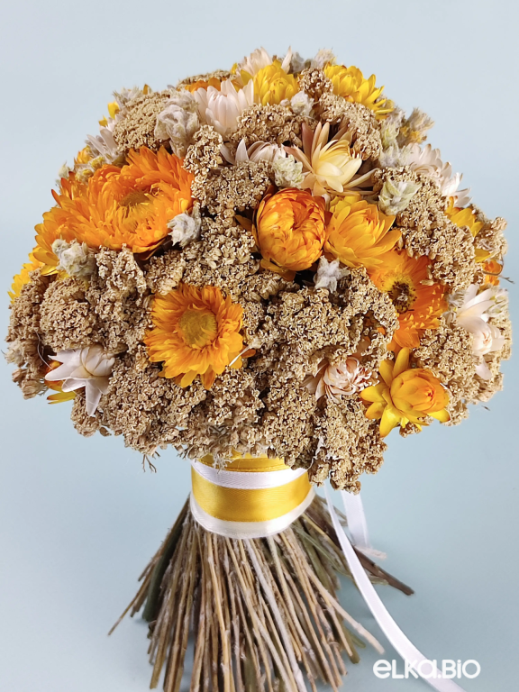 Маленький букет из гелихризума и тысячелистника Т153-B103