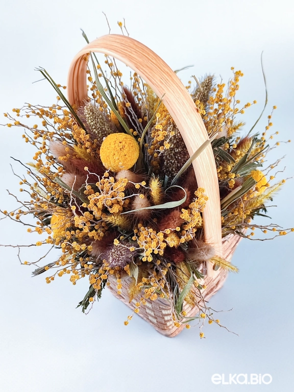 Корзина с цветами мимозы и лагуруса Т144-B103 Корзина с цветами мимозы и лагуруса Т144-B103