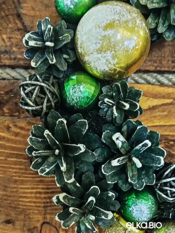 Декоративный венок из сосновых шишек Малахит Т90-В45