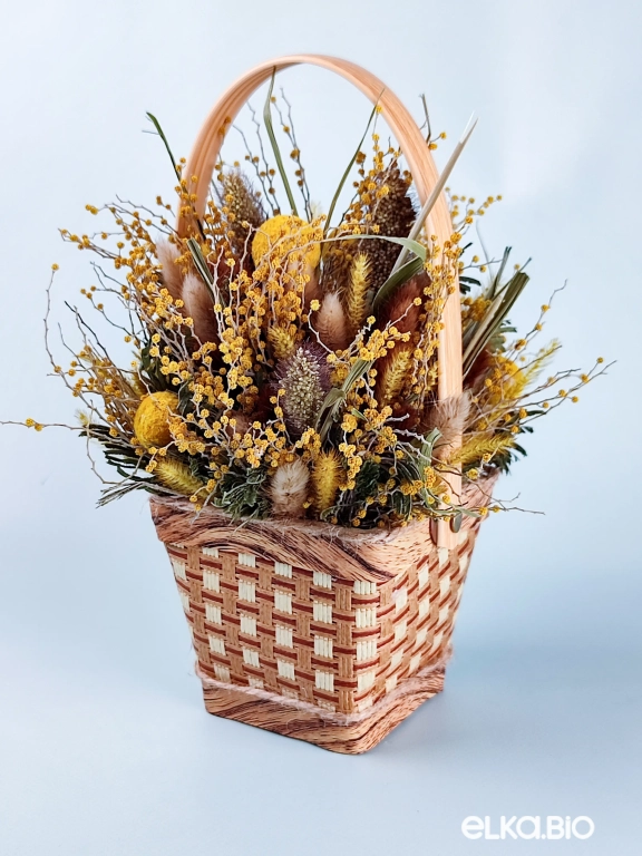 Корзина с цветами мимозы и лагуруса Т144-B103 Корзина с цветами мимозы и лагуруса Т144-B103