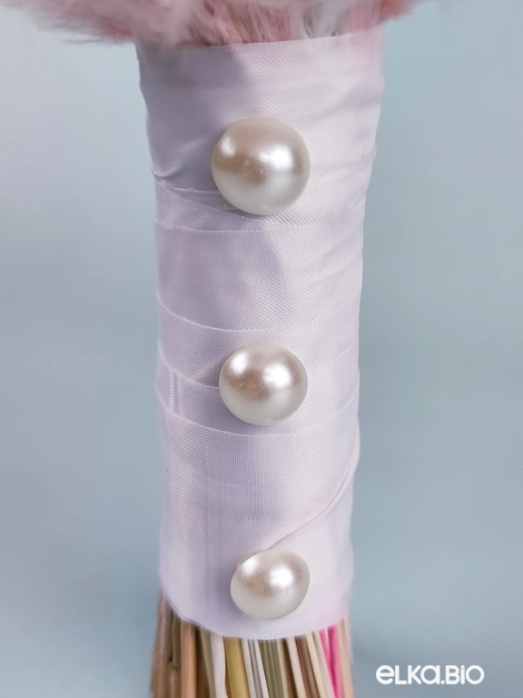 Розовый букет из лагуруса, гипсофилы и гелихризума Т196-B106