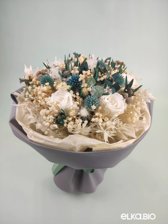 Букет из сухоцветов и стабилизированных роз А192-B115