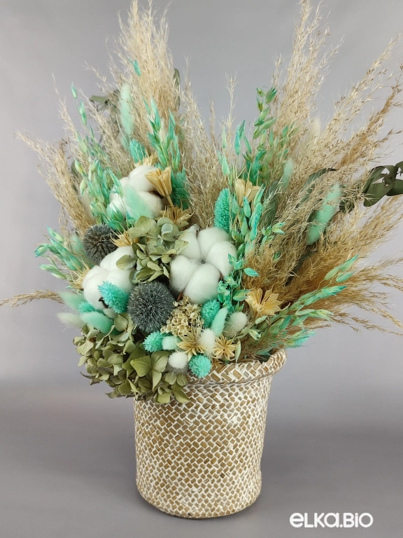 Композиция из сухоцветов в корзине А101-B100