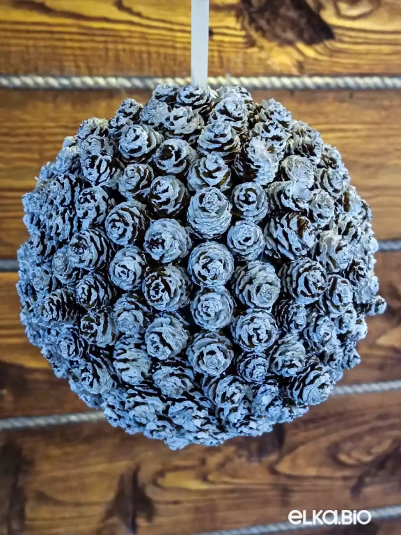 Декоративный шар из шишек ольхи Милый ёжик А29-В26