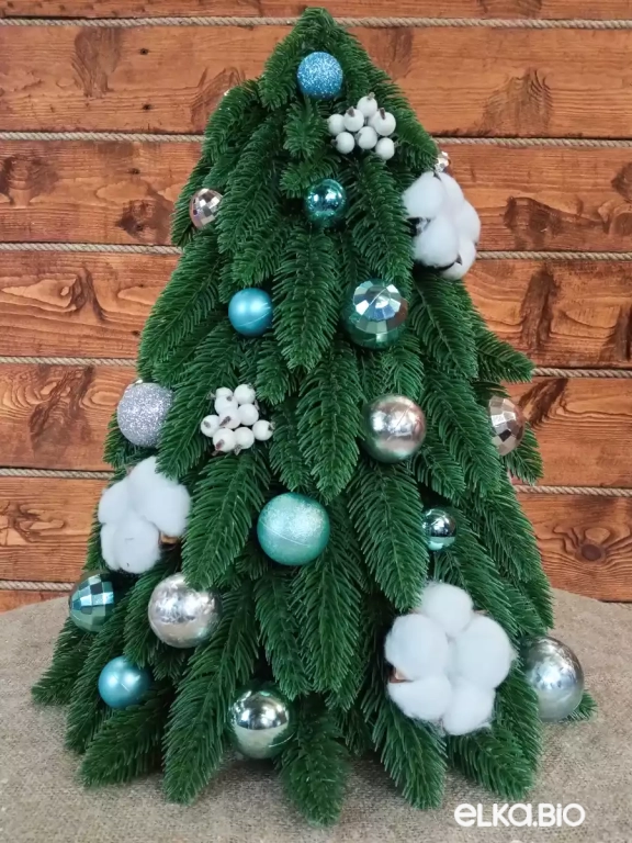 Настольная новогодняя елка из хвои и шаров Шепот Рождества А96-В81