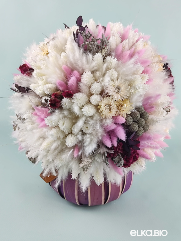 Корзина с бордовыми, розовыми и белыми сухоцветами Ю69-B105