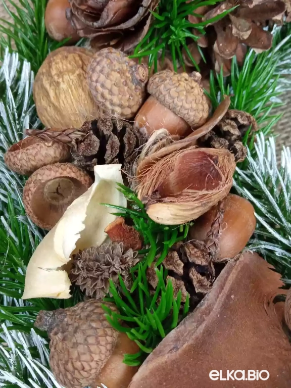 Новогодний венок из хвои с шишками и декором Мандаринки Т23-В16