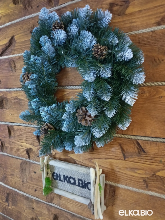 Новогодний венок Пихта с шишками на каркасе 50 см-В528