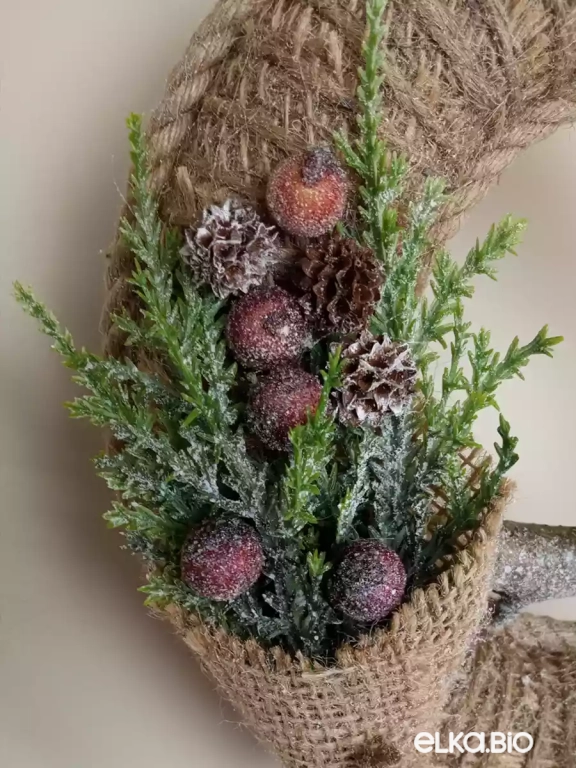 Венок декоративный Букет из можжевельника Т37-В13