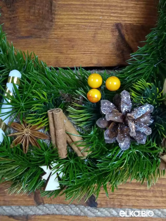 Новогодний венок из хвои Солнечный зайчик П23-В17