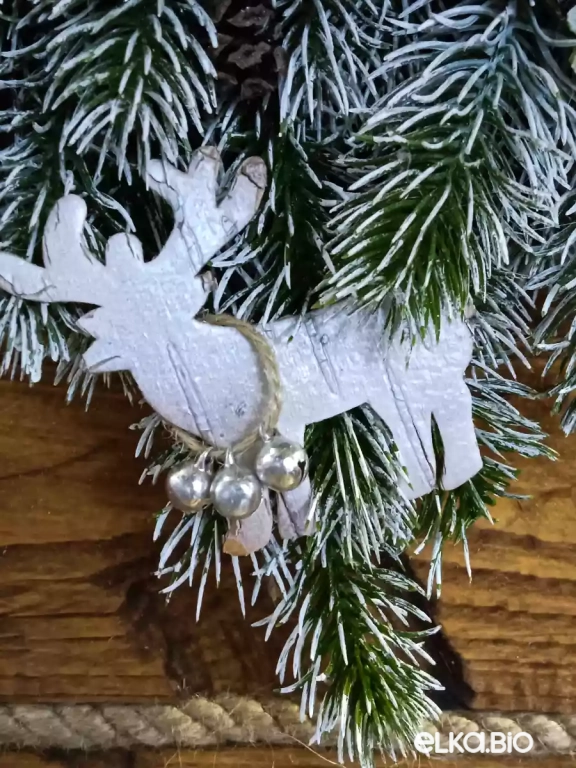 Декоративная композиция из хвои и шишек Новогодний сюрприз П31-В18