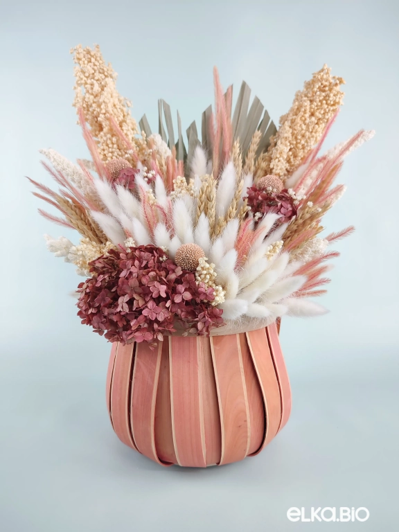 Стабилизированная корзина с гортензией, сорго, пшеницей и лагурусом Ю75-B106