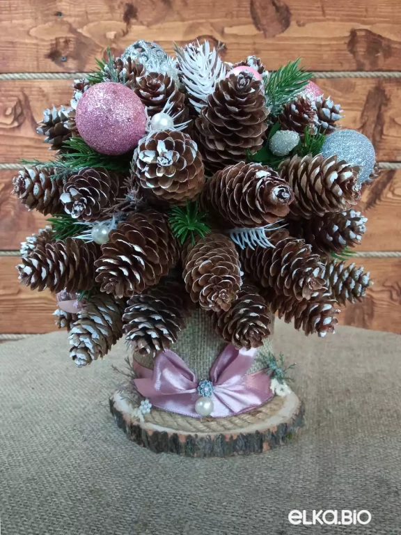 Настольная композиция из шишек и шаров Таинственная красота Т93-В52