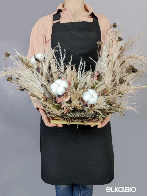 Композиция из пампасной травы и хлопка в корзине из лозы Б72-B105