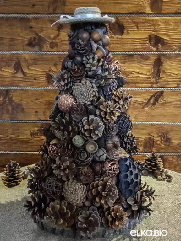 Настольная новогодняя елка из шишек Элегантность Т72-В28