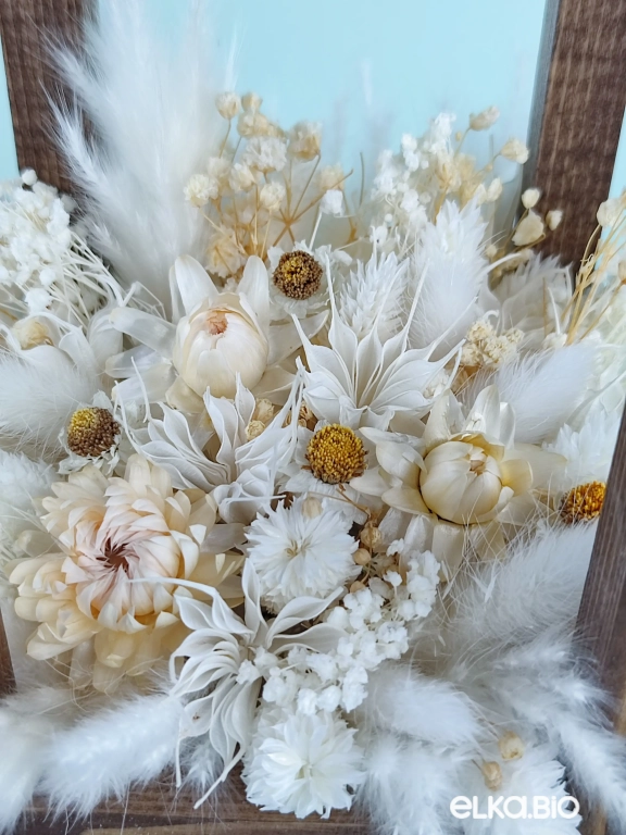 Композиция с белыми цветами в кашпо А157-B108