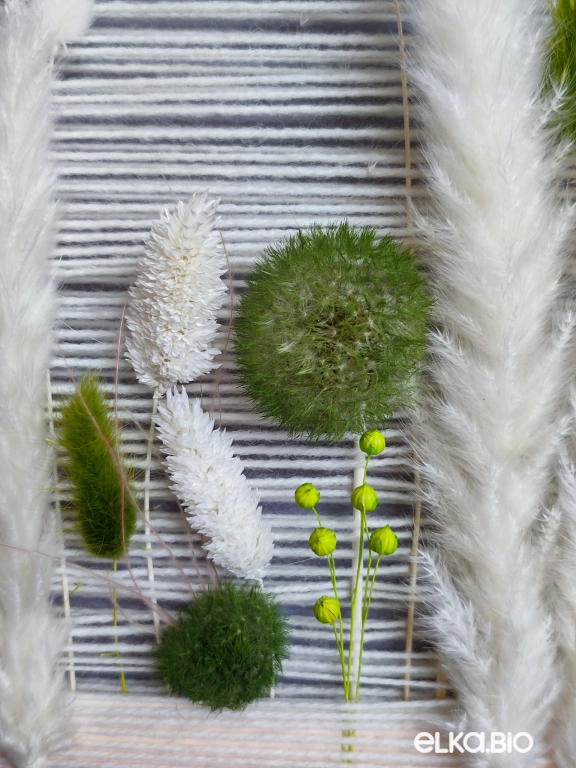 Панно на стену из белых и зеленых сухоцветов Б85-B108