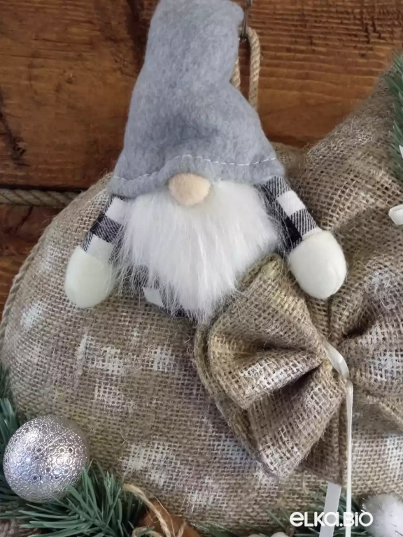 Подвесная композиция из мешковины и декора Заснеженная зима П82-В71