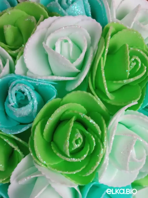 Декоративный шар из цветов Фиеста (средний) М22-В26