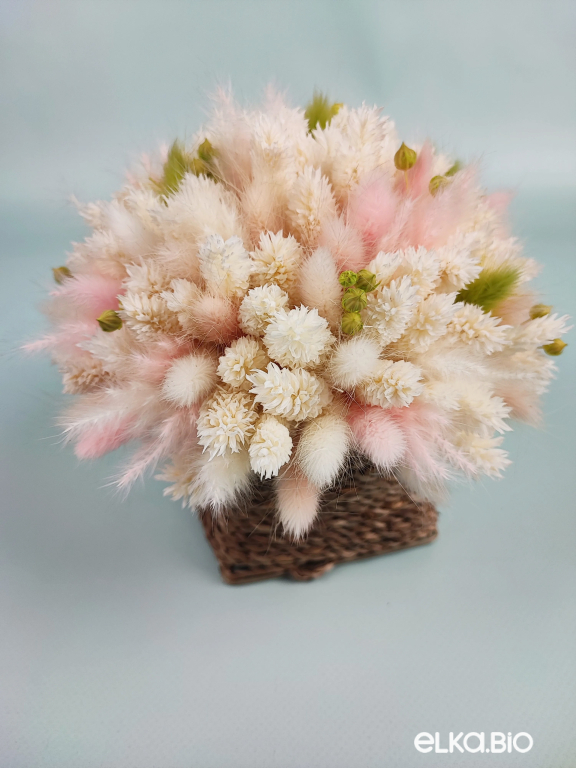 Весенняя композиция из сухоцветов фаляриса с лагурусом Б105-B113