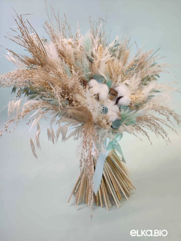 Cтабилизированный букет с лотосом и пампасной травой Т222-B111
