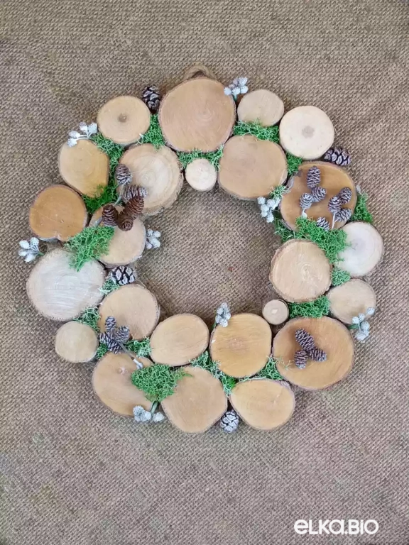 Венок декоративный из спилов Морозный лес (маленький) П12-В16