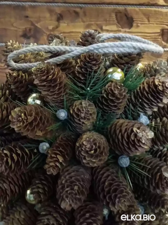 Декоративный шар из шишек ели Королевский Т68-В30 Декоративный шар из шишек ели Королевский Т68-В30