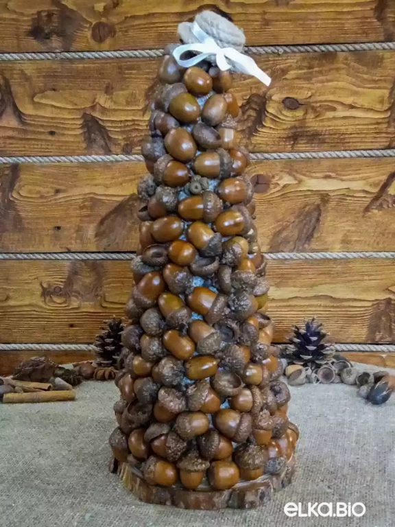 Настольная елочка из желудей красного дуба Желуди П28-В38