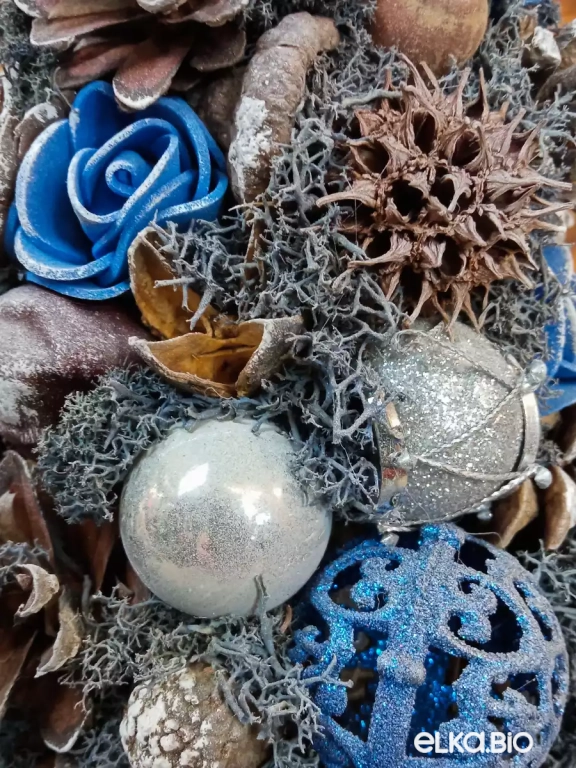 Настольная новогодняя елка с шишками и шарами Холодный январь Т88-В50