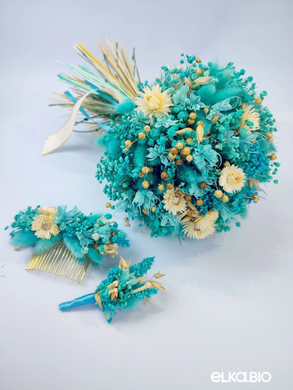 Бирюзовый букет из гипсофилы с гелихризумом Б115-B111