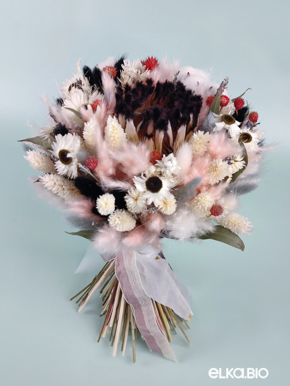 Букет из фаляриса, акроклинума и протеи Б86-B107