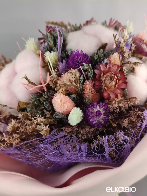 Букет из цветов фаляриса и хлопка Т119-B100 Букет из цветов фаляриса и хлопка Т119-B100