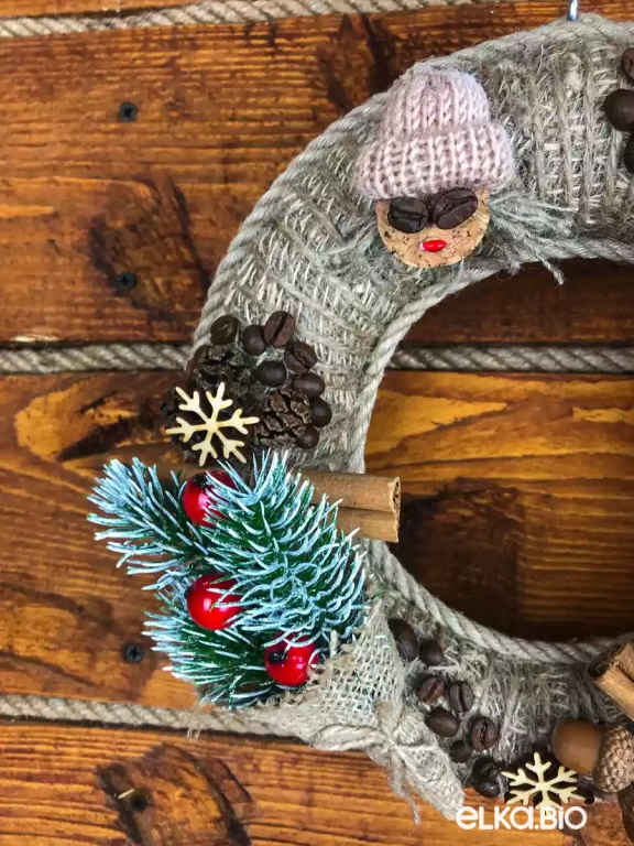 Венок декоративный Девочка в шапке Т38-В7