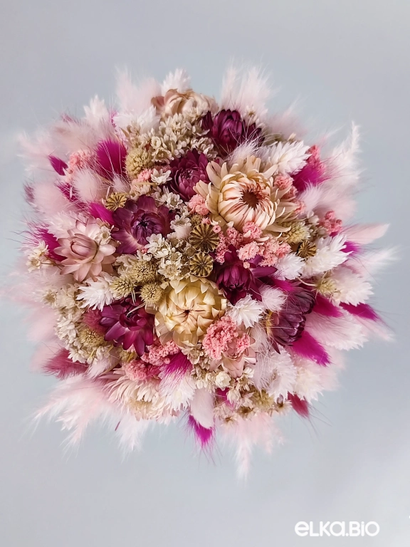 Розовый букет из лагуруса, гипсофилы и гелихризума Т196-B106