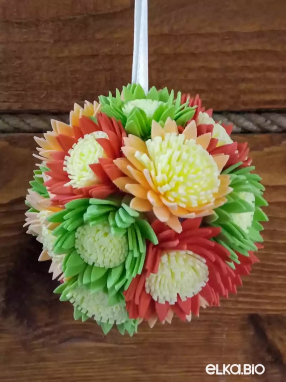 Декоративный набор шаров из фоамирановых цветков Лучик надежды А47-В41