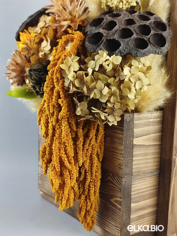 Стабилизированная композиция с лотосом и листьями пальмы Ю64-B101